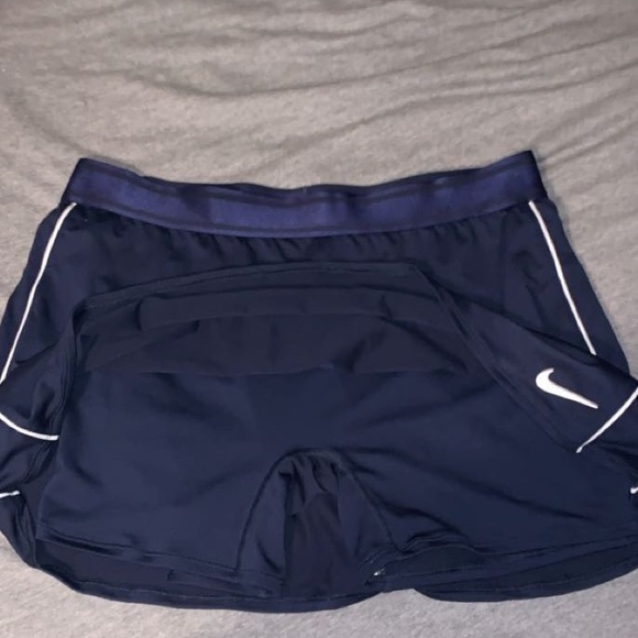 tennis skirt - Picture 3 of 5